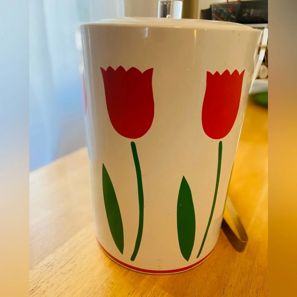 Vintage adorable ice bucket
